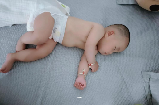 定安怀孕多久会显肚子